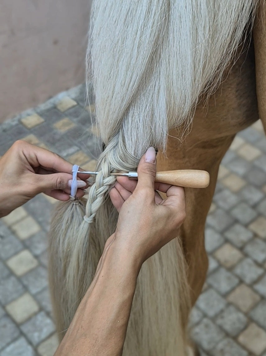 Palomino Horse Tail Extension — detail view 3
